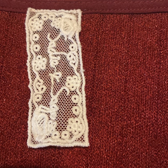 Dark cherry red shimmery Sadie & Sage knit top waist detail accentuates curves - Picture 3 of 7